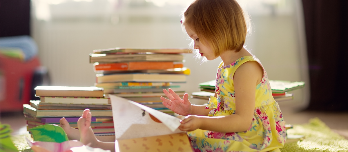 Young girl sitting and reading. 