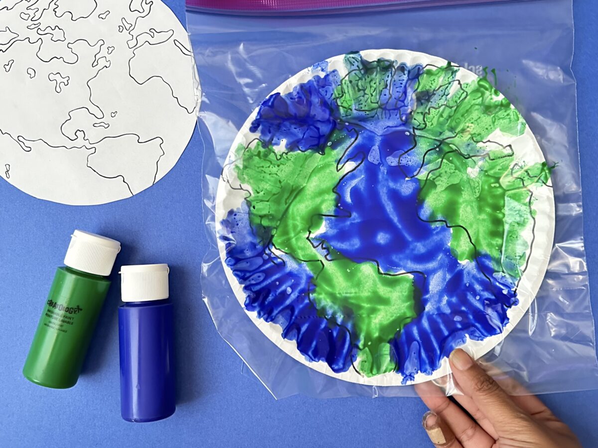 E is for earth a blue and green earth paper plate painting craft from ABCmouse.com. 