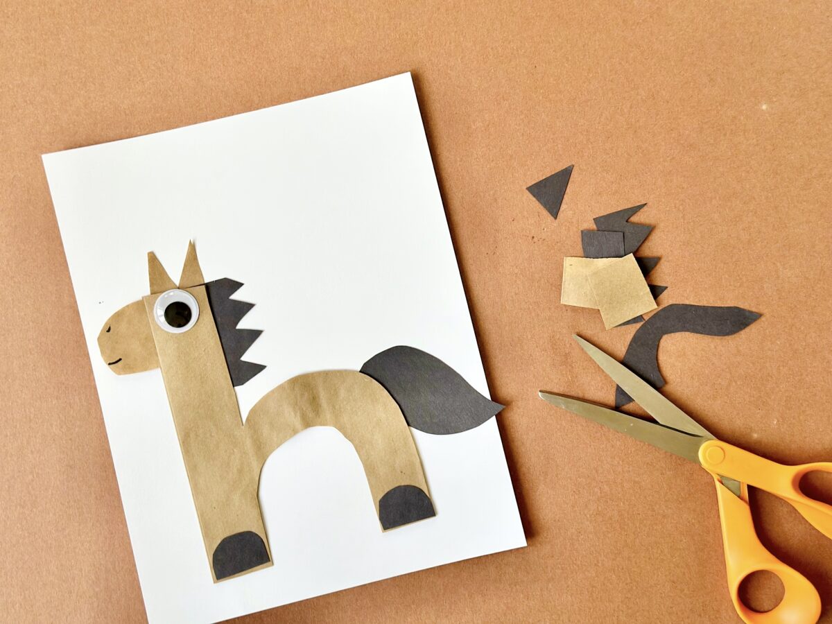 A letter h made into a horse. Fun craft to learn about the letter H from ABCmouse.com. 