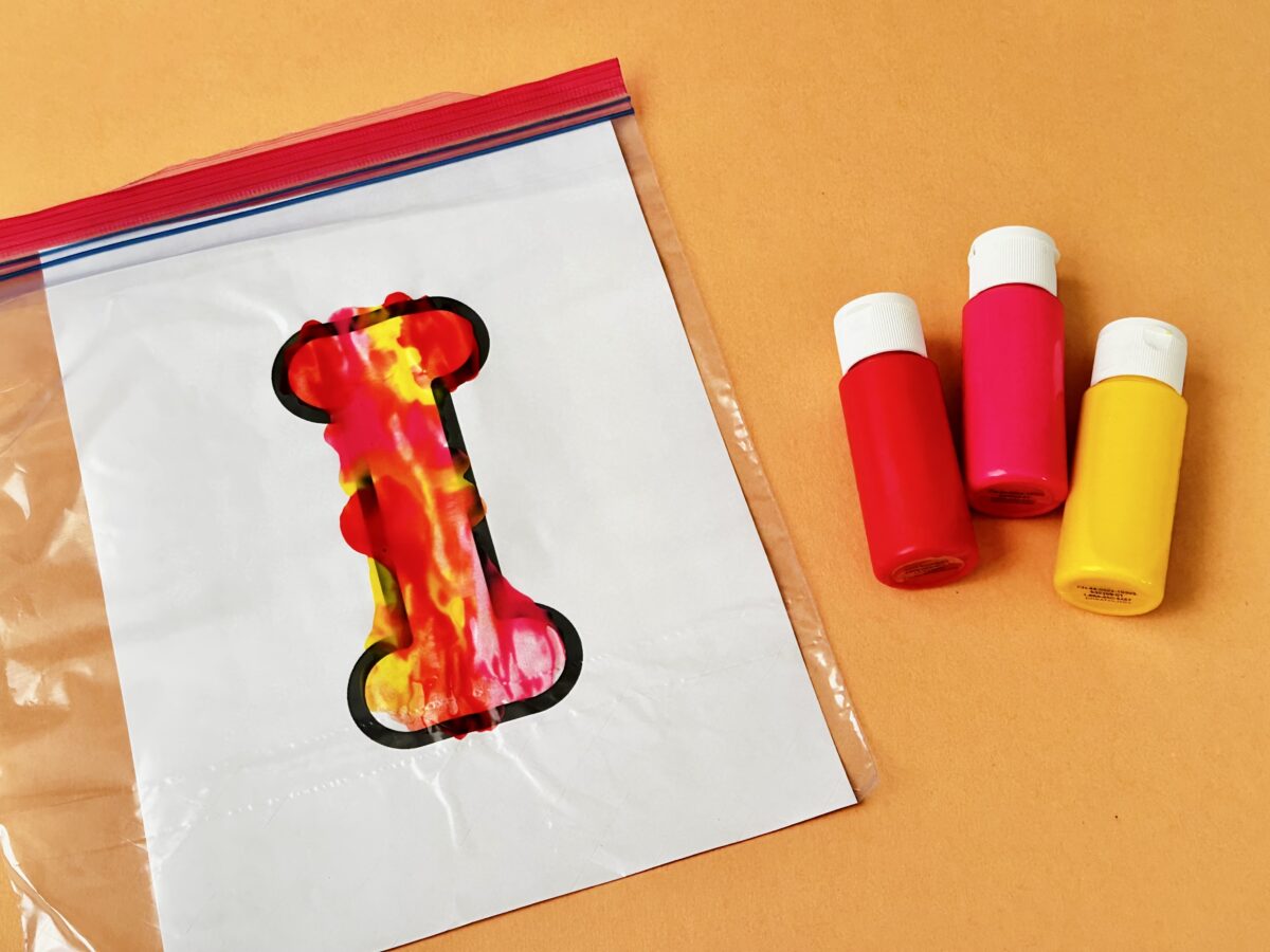 Large letter I in a bag filled with paint. Fun letter I learning craft from ABCmouse.com. 