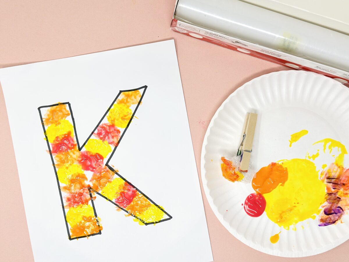 Fun letter K plastic wrap painting activity from ABCmouse.com. 