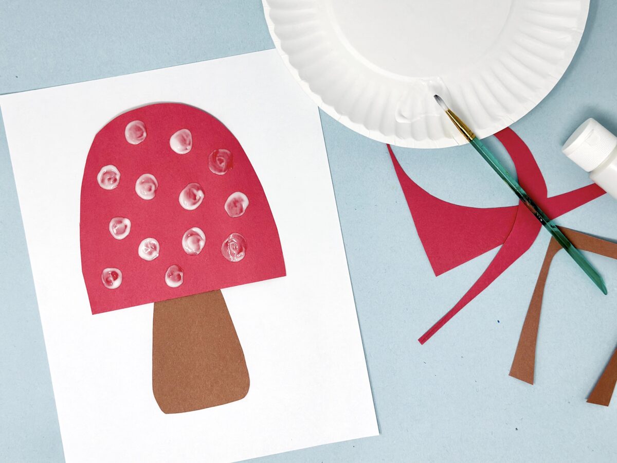 M is for mushroom fun construction paper craft for kids. 