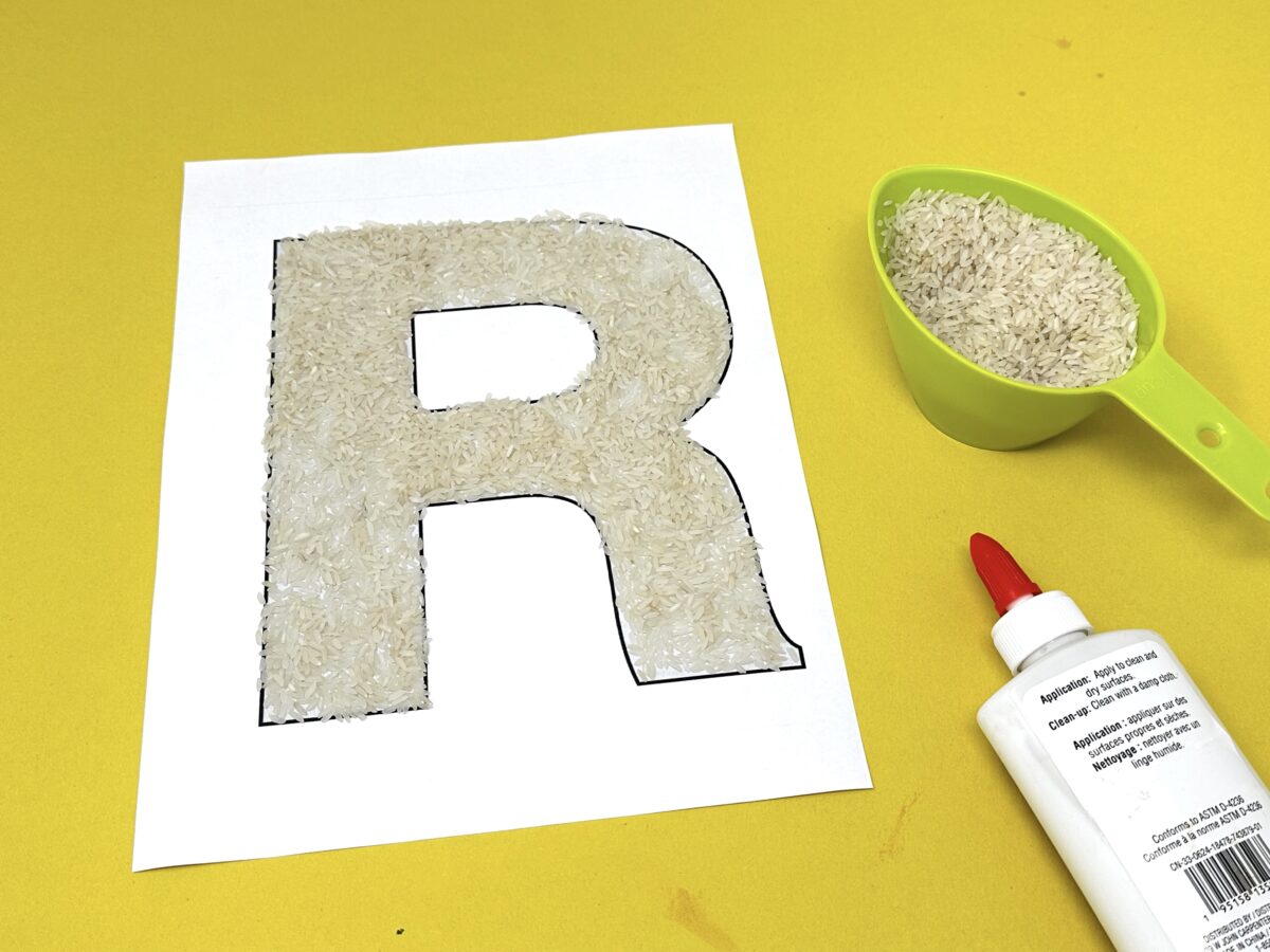 Fun letter R is for rice craft for toddlers and preschoolers from ABCmouse.com. 