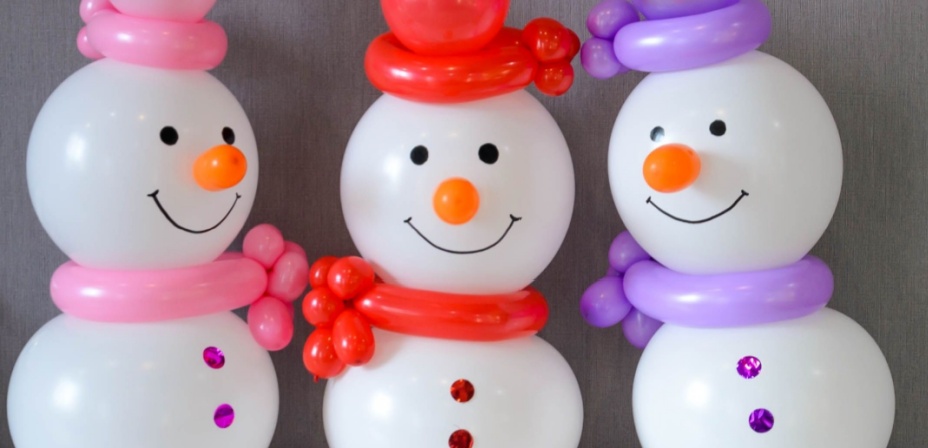 Cute balloon snowmen made for a fun preschool indoor winter activity. 