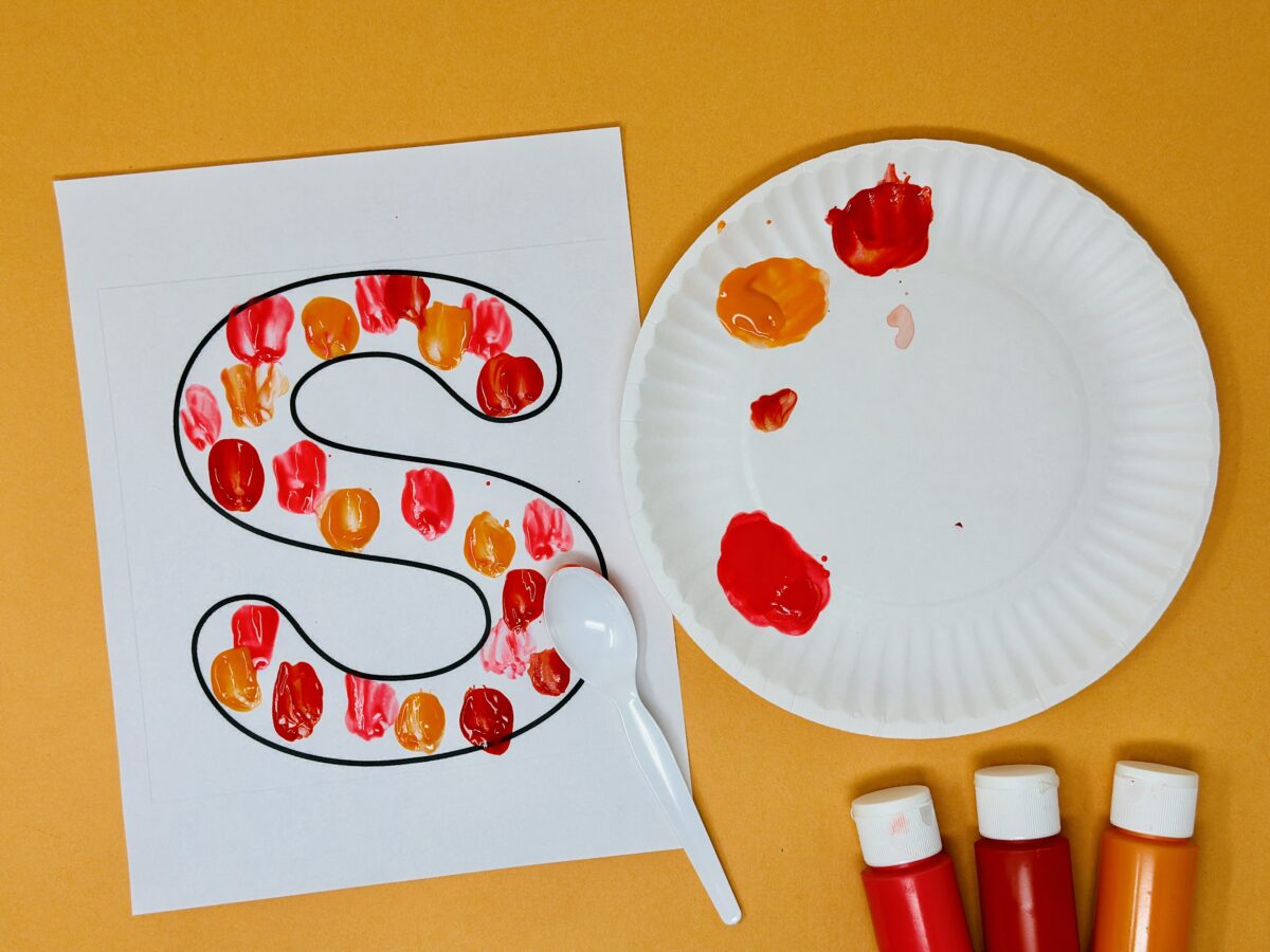 S is for spoon painting craft from ABCmouse.com. 