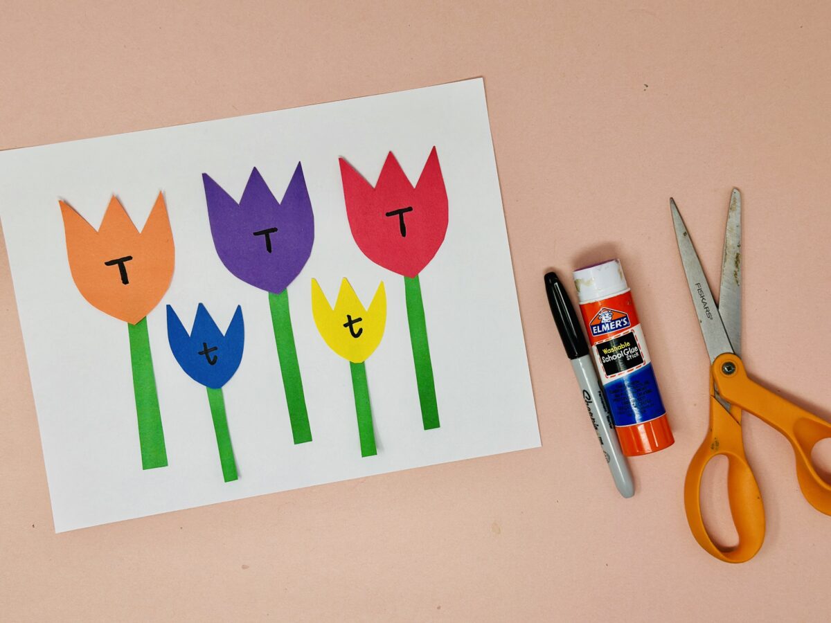 T is for tulip craft for preschoolers from ABCmouse.com. 