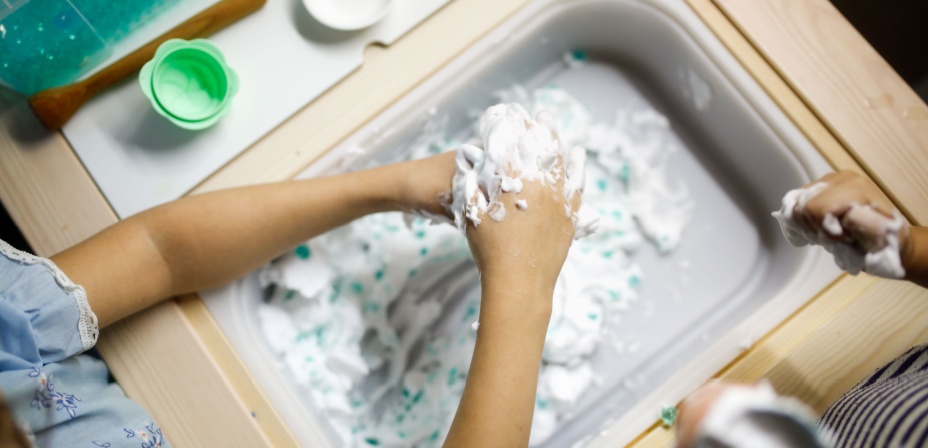 Drawing sight words in shaving cream fun sight word activity for preschoolers. 