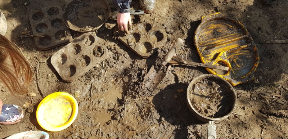 A fun mud garden activity for kids. 